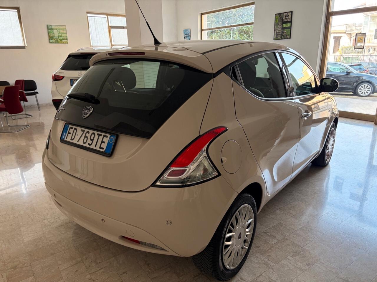 LANCIA YPSILON 1.2 69 CV 5 PORTE PLATINUM