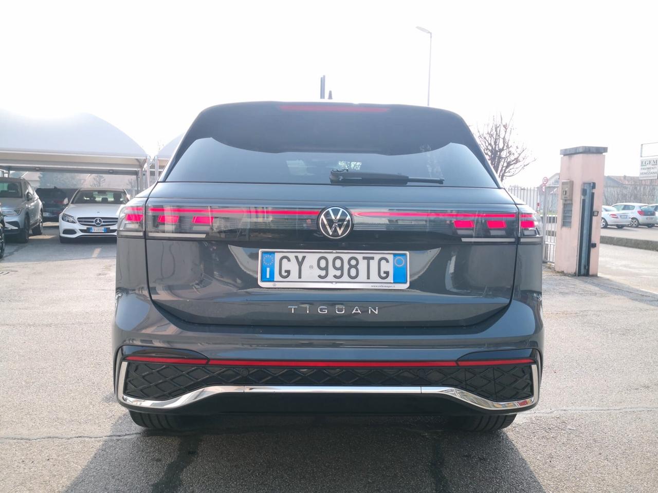 Volkswagen Tiguan 2.0 TDI 150 CV DSG R-Line ***TELECAMERA***