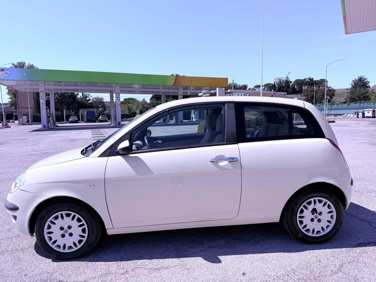 Lancia Ypsilon 1.2 benzina Ok neopatentati