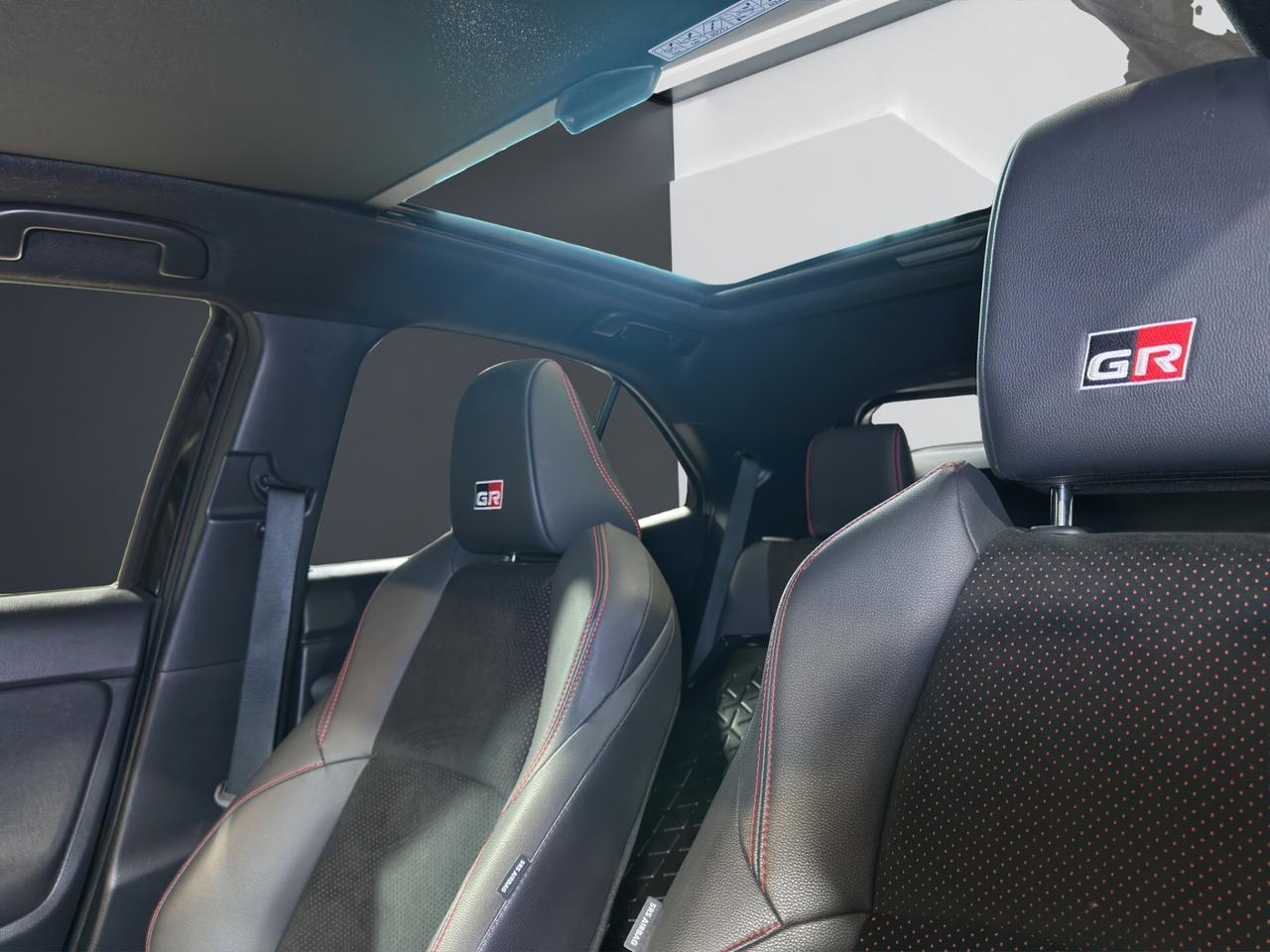 Toyota Yaris Cross 1.5 Hybrid 5p. E-CVT GR SPORT Black Sky