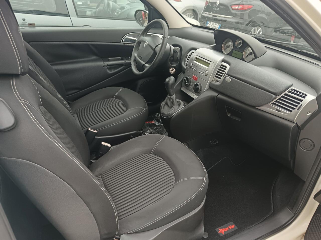 Lancia Ypsilon 1.3 MJT 105 CV Sport MomoDesign