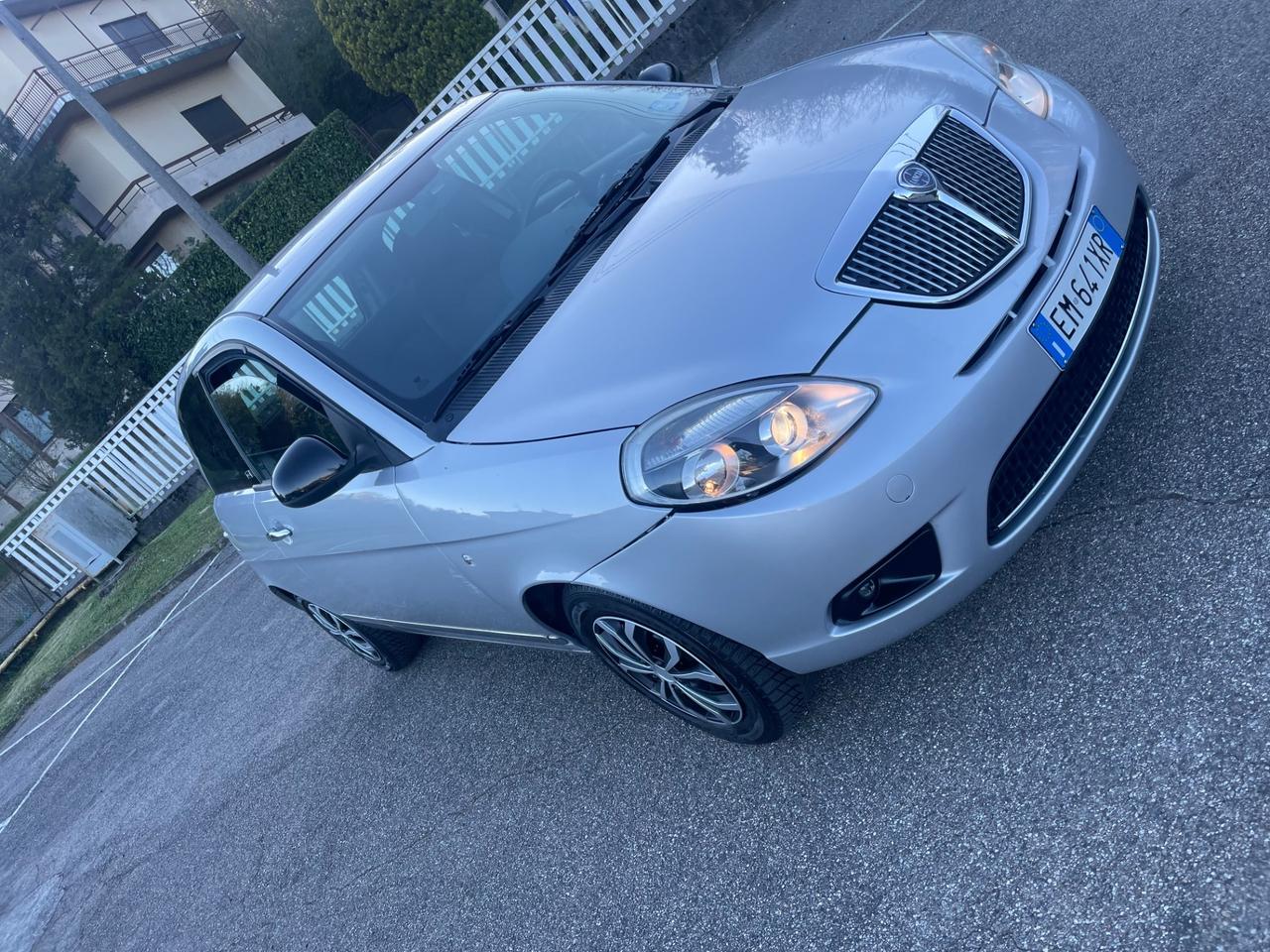 Lancia Ypsilon 1.2 69 CV 5 porte Platinum