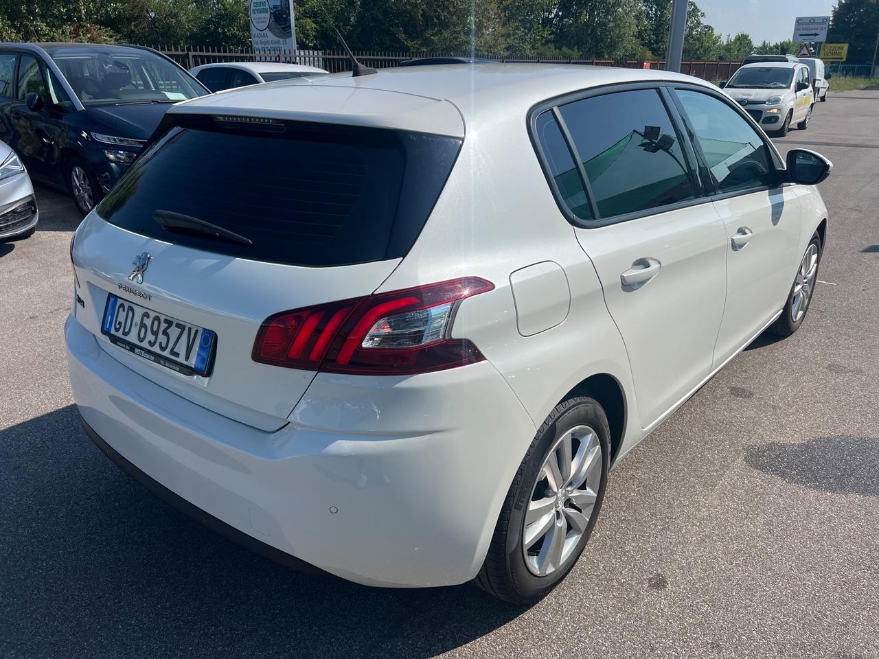 Peugeot 308 Berlina 1.5 130 Cv Bianco perla