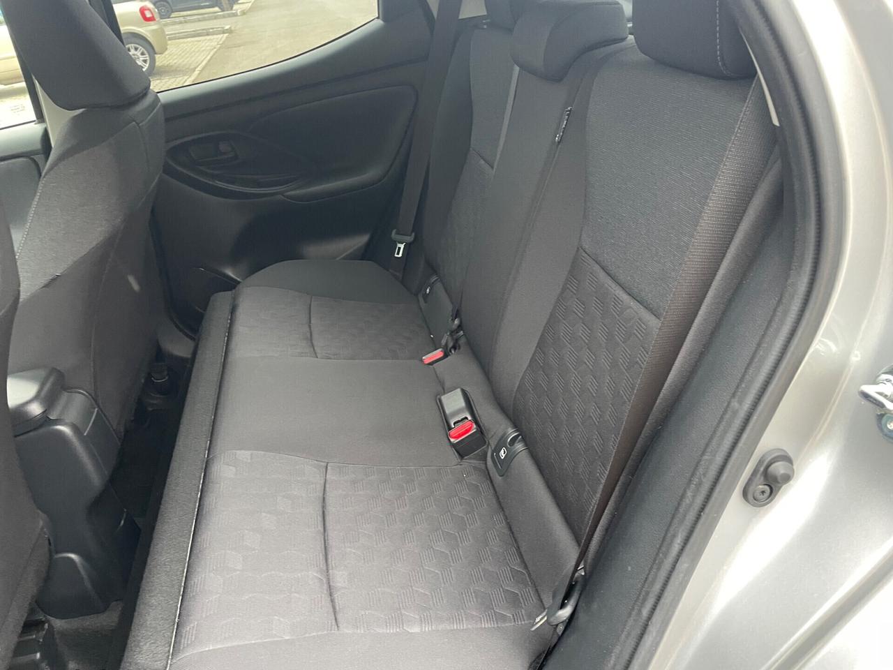 Toyota Yaris 1.5 Hybrid 5 porte lounge