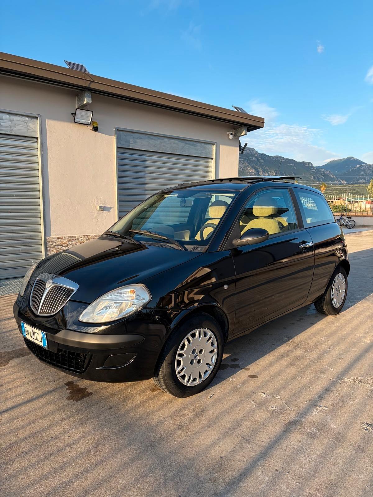Lancia Ypsilon 1.3 MJT 75 CV Tetto Panoramico