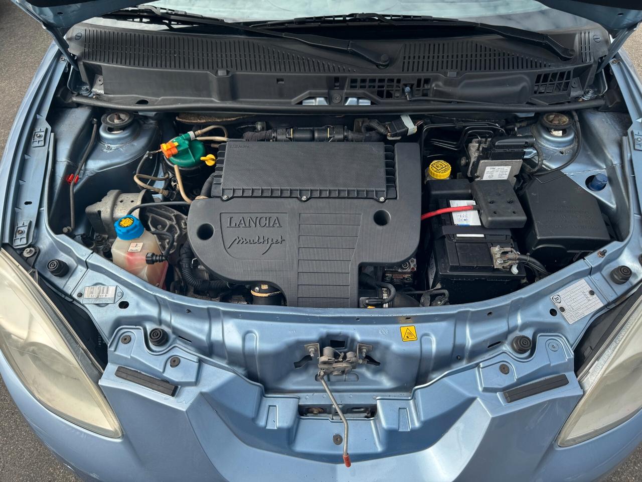 Lancia Ypsilon 1.3 MJT 75 CV Argento NEOPATENTATI