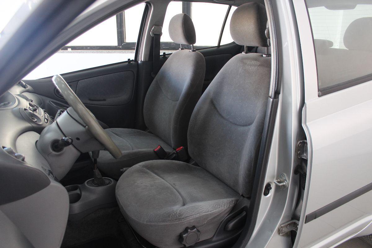 TOYOTA - Yaris - 16V 5 porte Sol