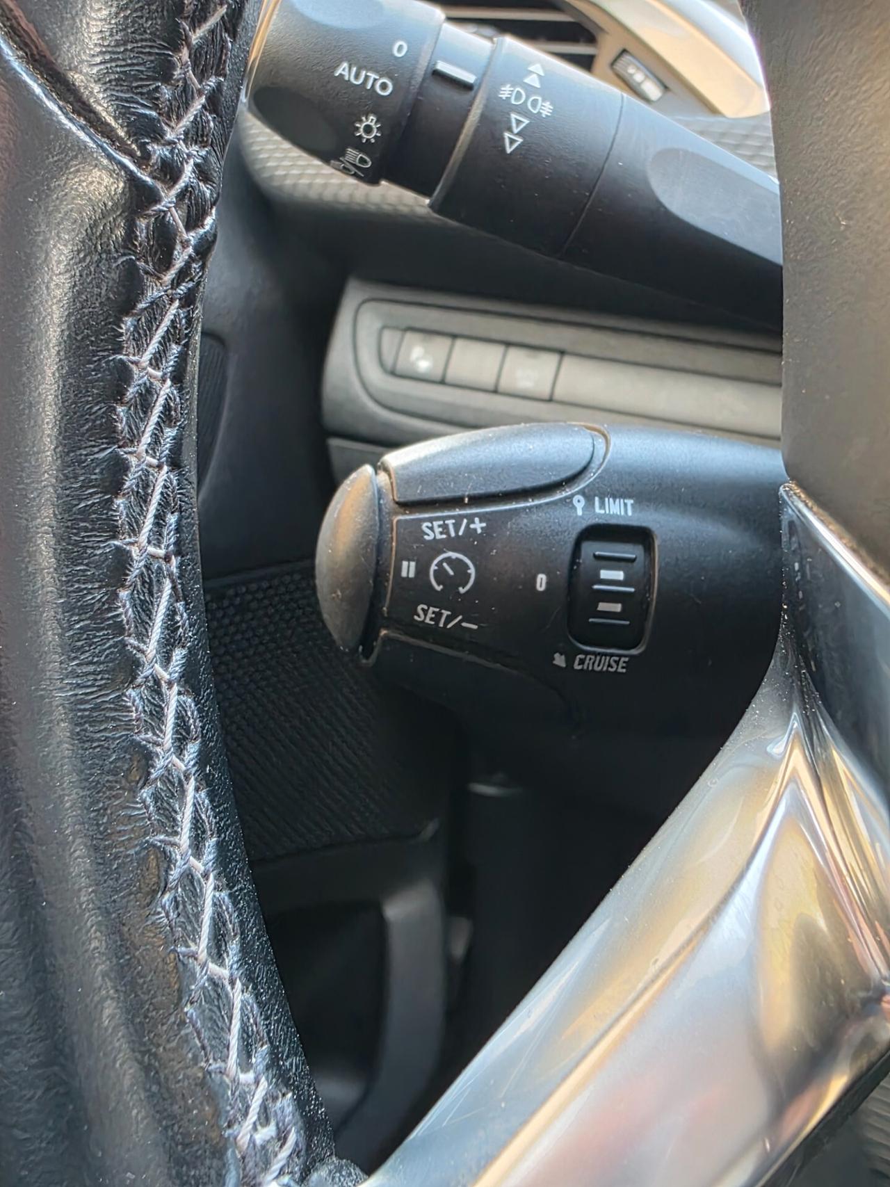 Peugeot 2008 BlueHDi 100 Allure