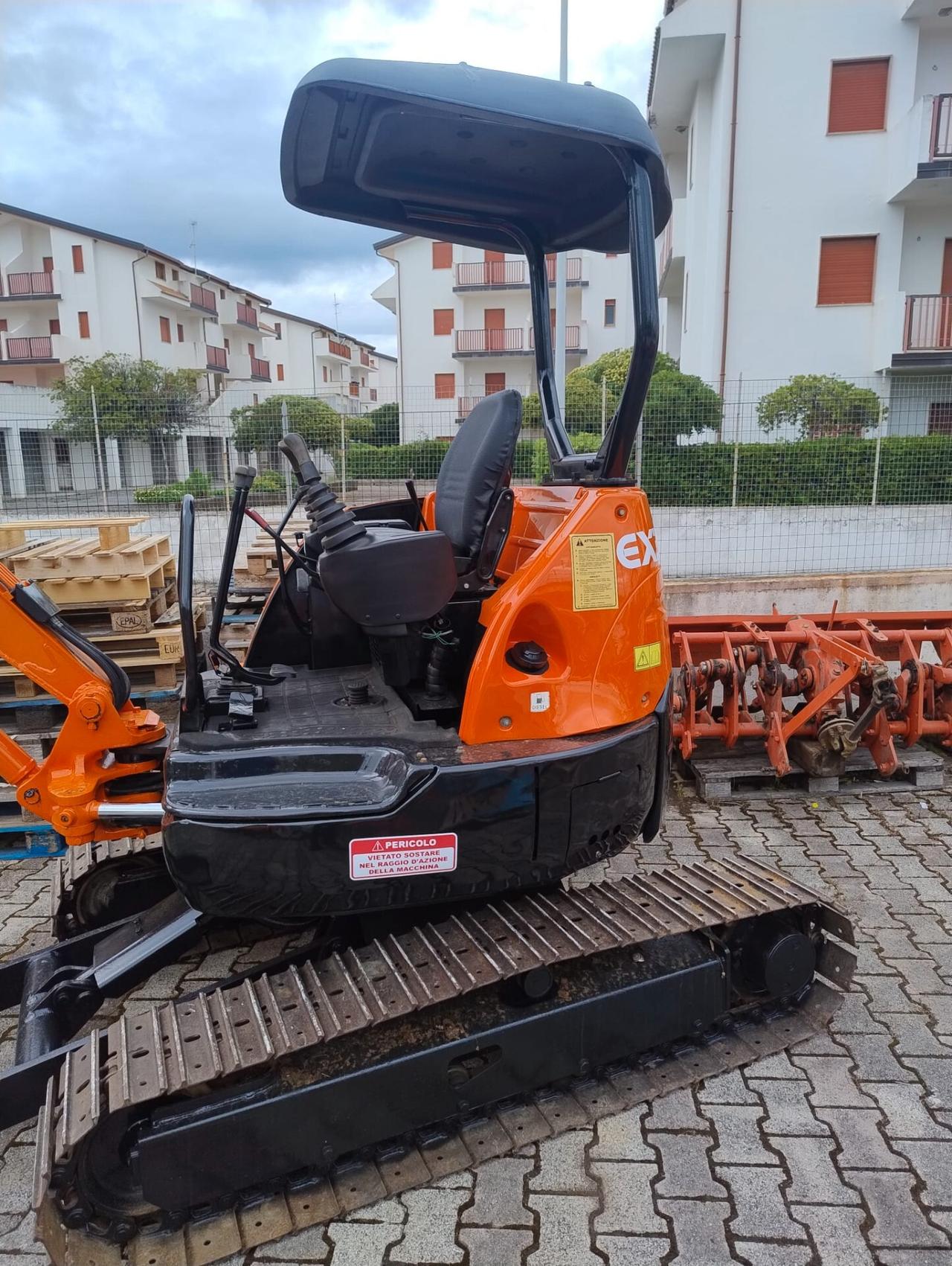 Escavatore Usato Hitachi EX 30- U (30 Quintali)