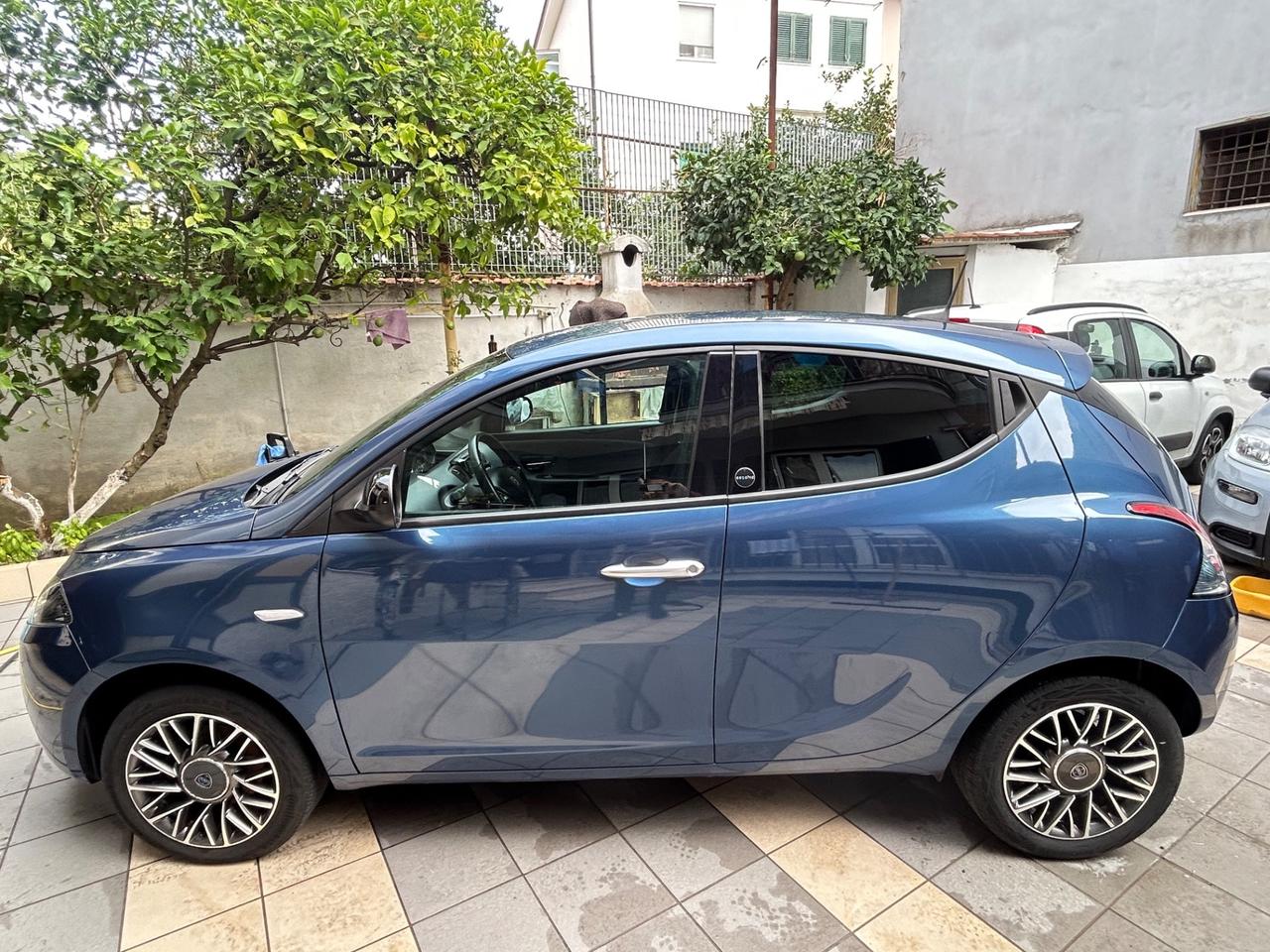 Lancia Ypsilon 1.0 FireFly 5 porte S&S Hybrid Ecochic Gold