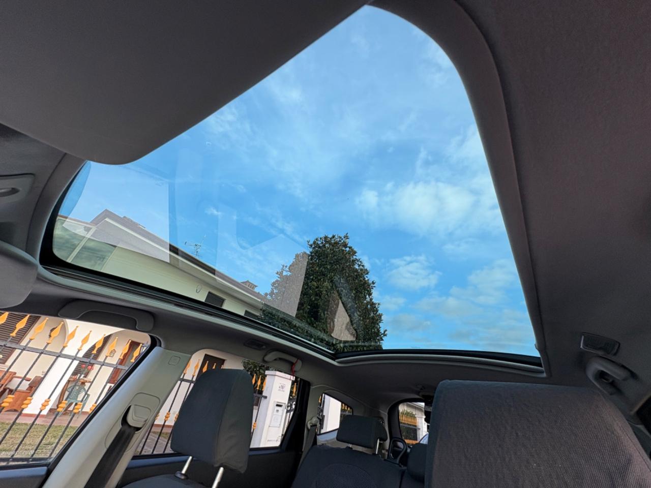 Nissan Qashqai 2.0 Diesel 7 Posti 2010