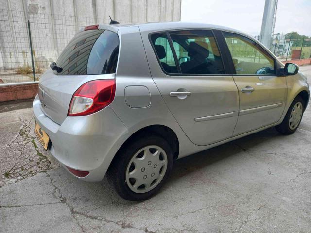 RENAULT Clio 1.2 16V 5 porte Luxe neopatentati