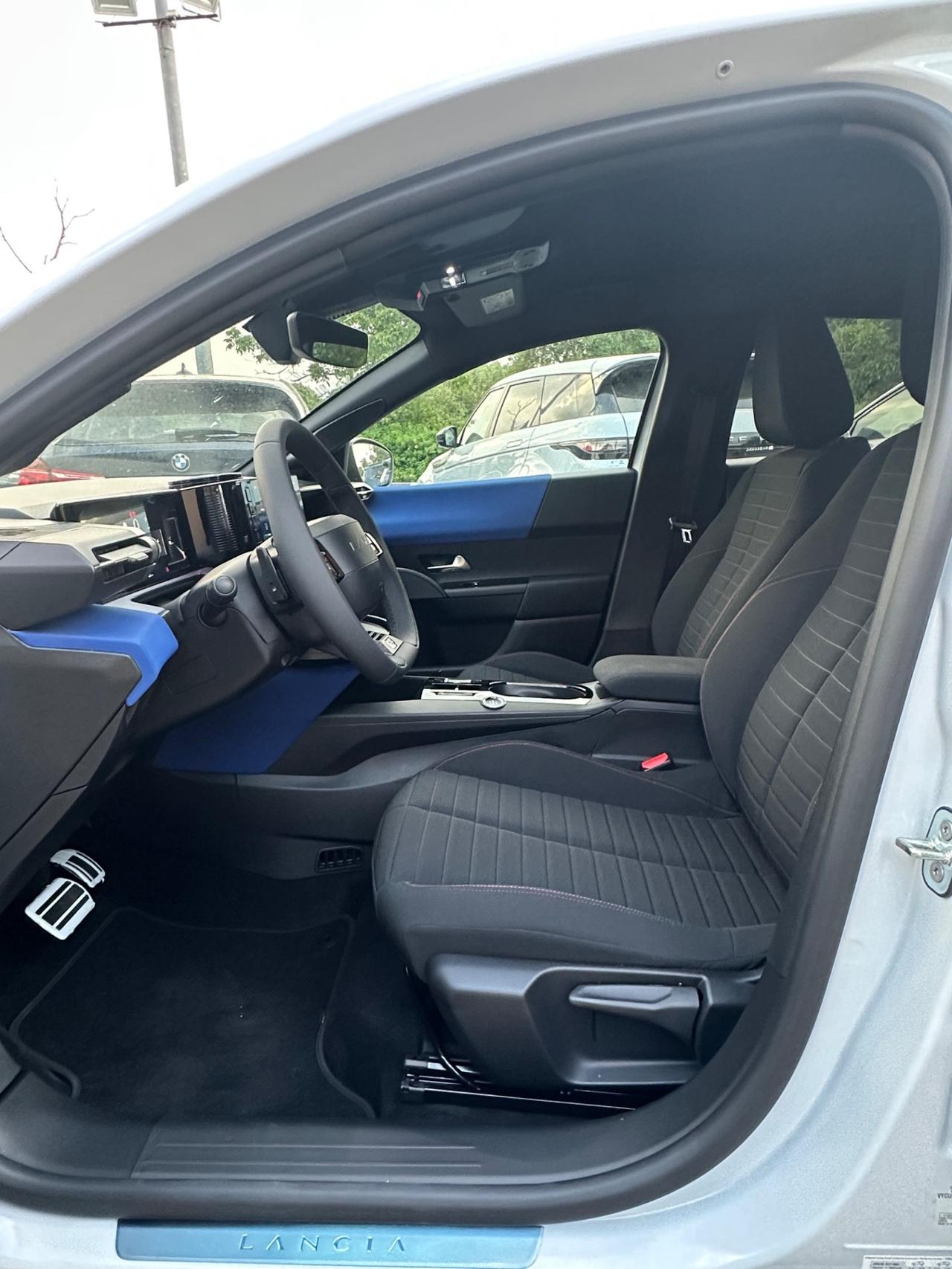 Lancia Ypsilon Hybrid e-DCT HF Line
