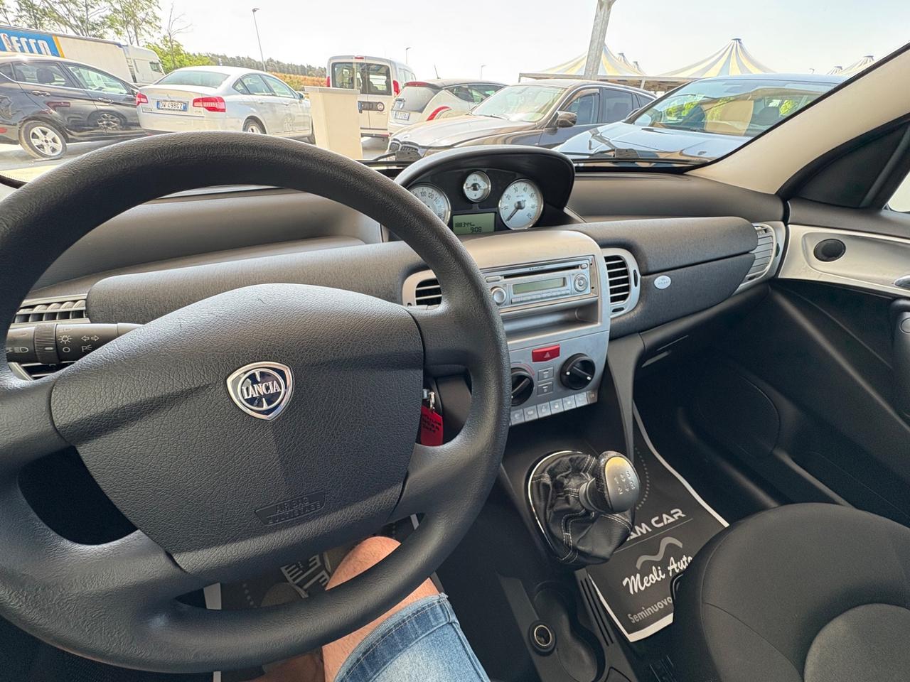 Lancia Ypsilon 1.2 69 CV Unyca