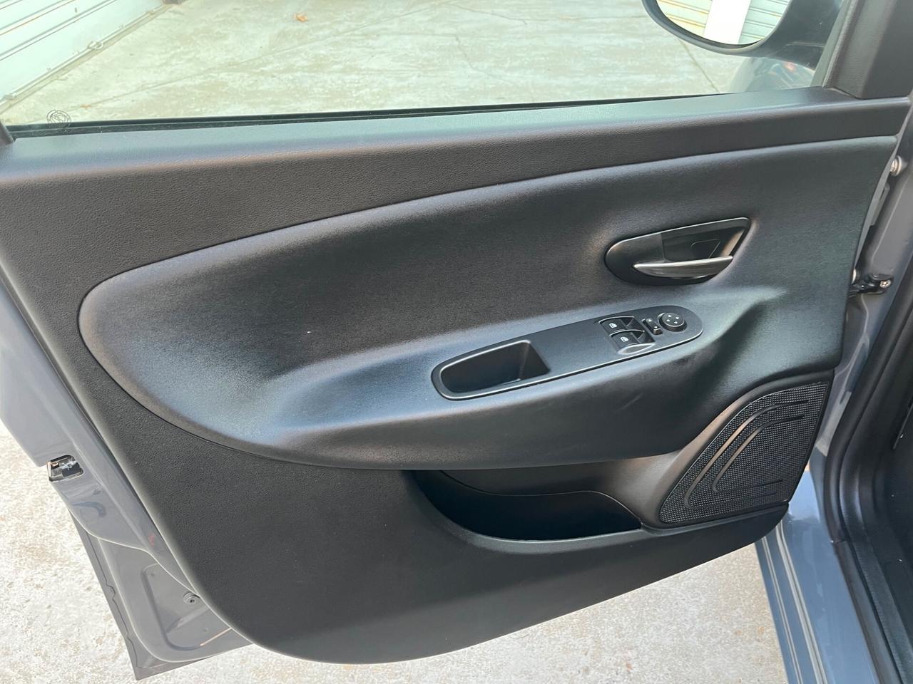 Lancia Ypsilon 1.2 69 CV 5 porte Platinum