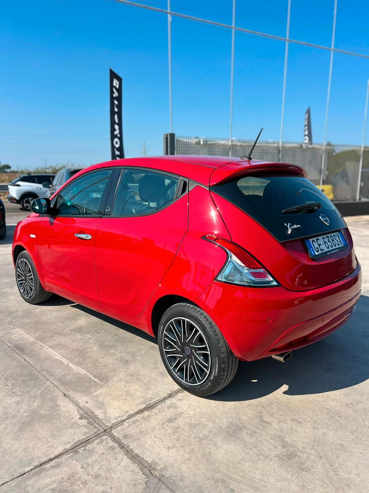 Lancia Ypsilon 1.0 FireFly 5 porte Hybrid Ecochic Gold