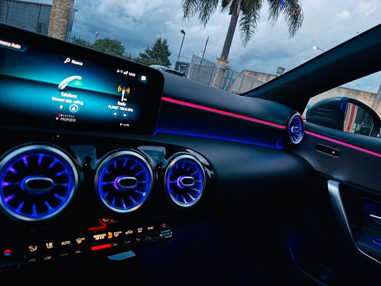 Mercedes-benz A 180d Automatic Sport Led Ambient