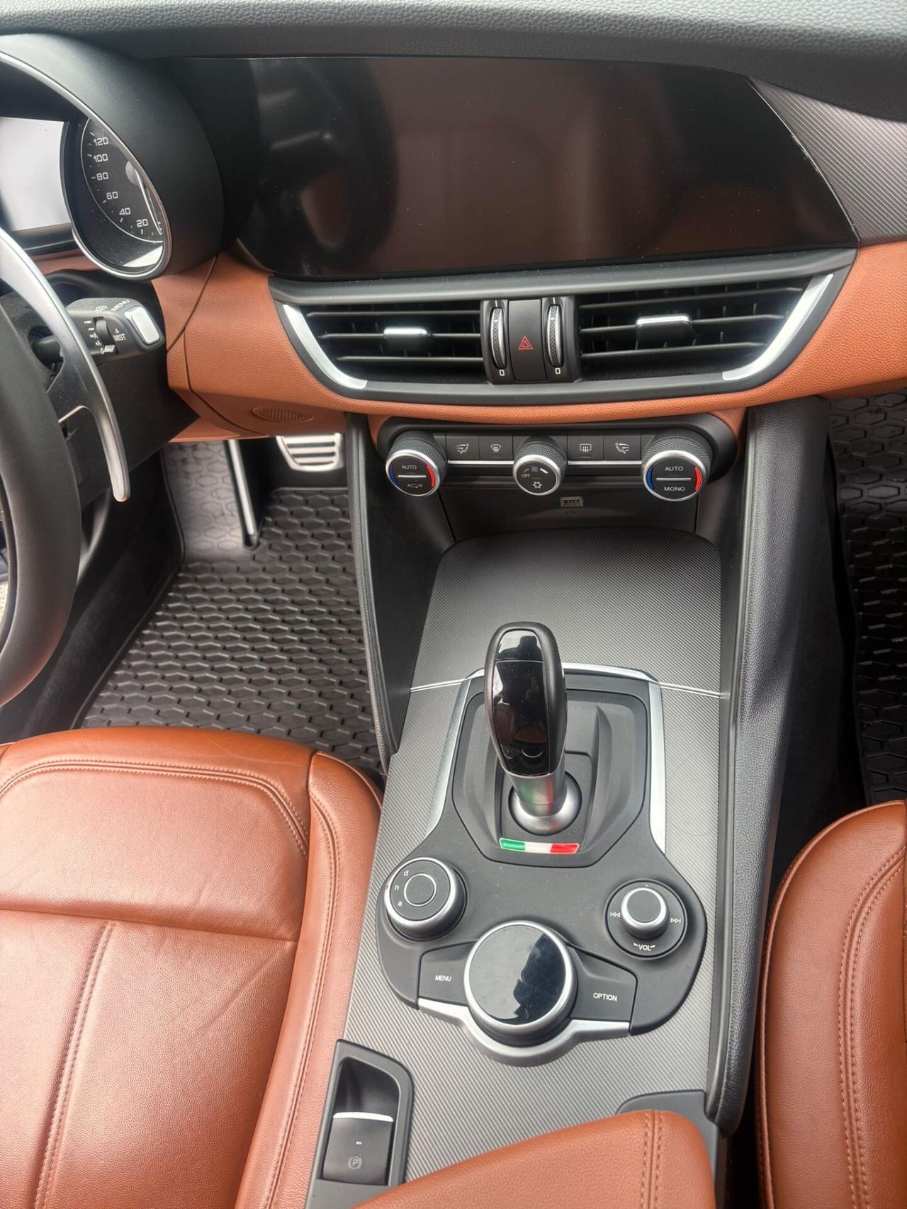 Alfa Romeo Giulia 2.2 Turbodiesel 180 CV AT8 Business Sport Launch Ed.