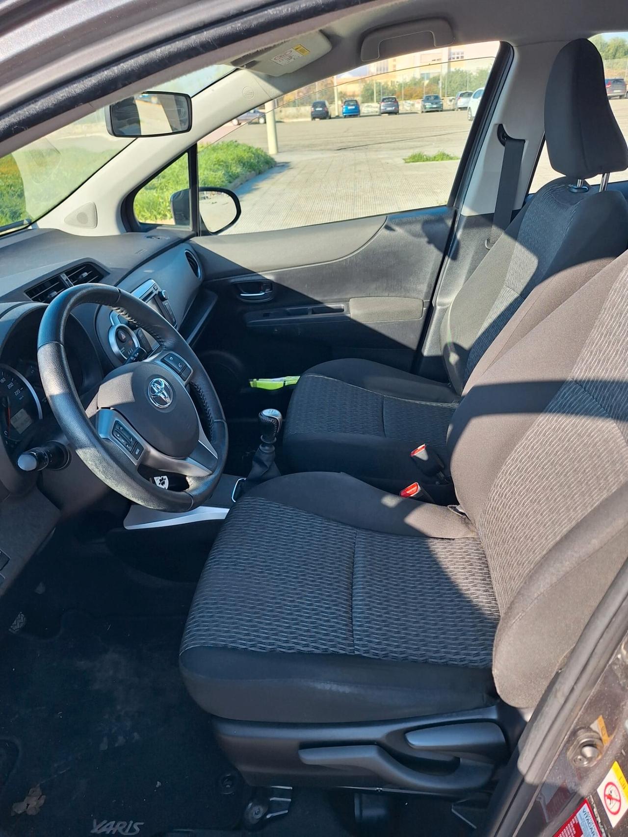 Toyota Yaris 1.3 5 porte Lounge - 12/2013