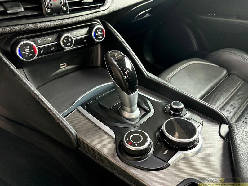 Alfa Romeo Giulia Giulia 2.2 Turbodiesel 210 CV AT8 AWD Q4 Veloce