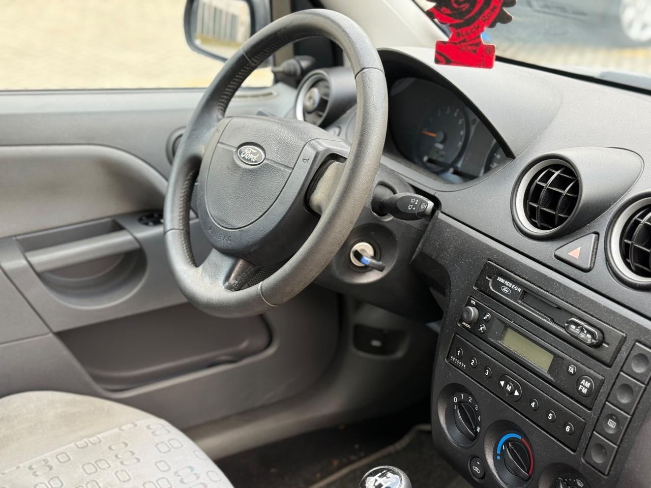 Ford Fiesta 1.2 16V 5p. Ambiente