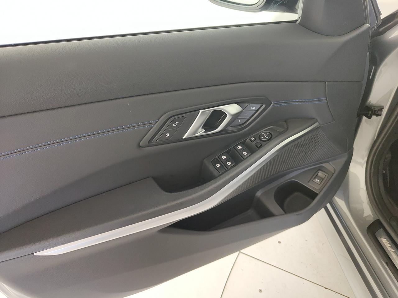 BMW 320d Touring mhev 48V xdrive MSport auto