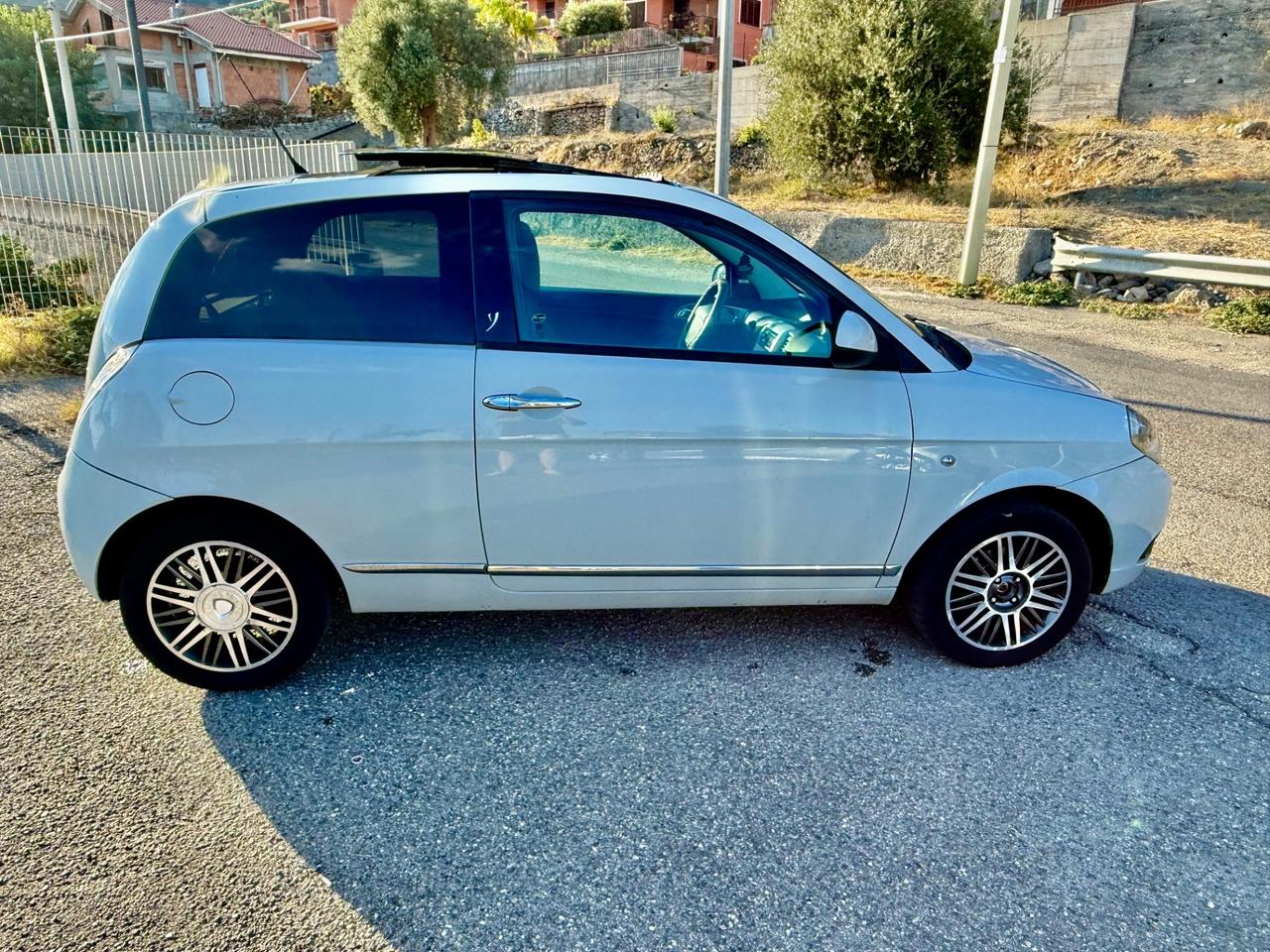 LANCIA YPSILON 1.3 MJT 75 CV PLATINUM