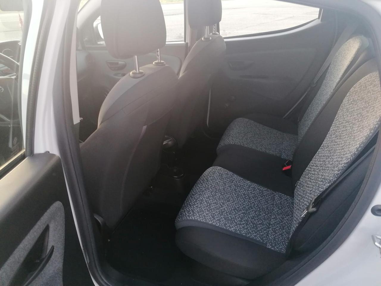 Lancia Ypsilon 1.0 FireFly 5 porte S&S Hybrid Ecochic Silver