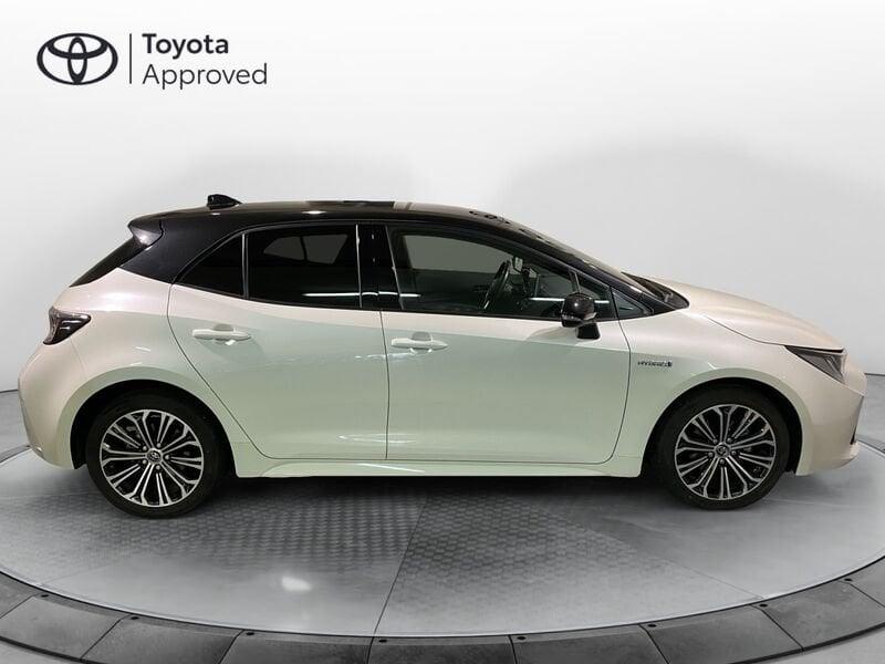 Toyota Corolla 2.0 Hybrid Style "PEARL WHITE & BLACK" + NAVIGATORE