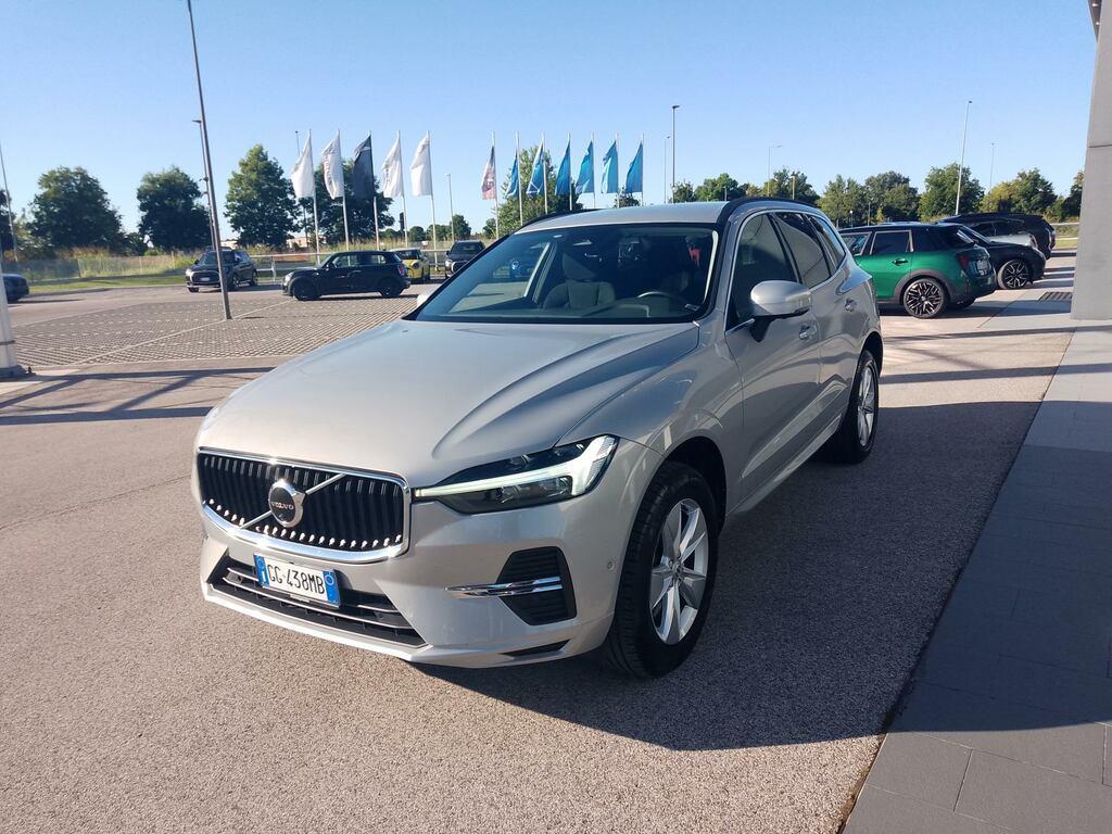 Volvo XC60 2.0 B4 Momentum AWD Auto