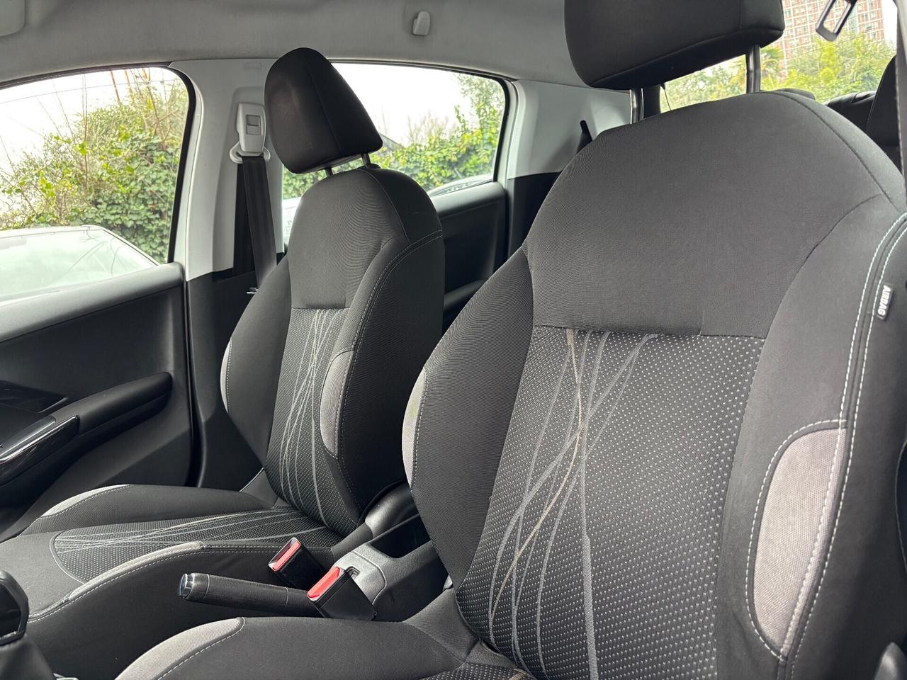 Peugeot 208 1.4 HDi 5 porte OK NEOPATENTATI