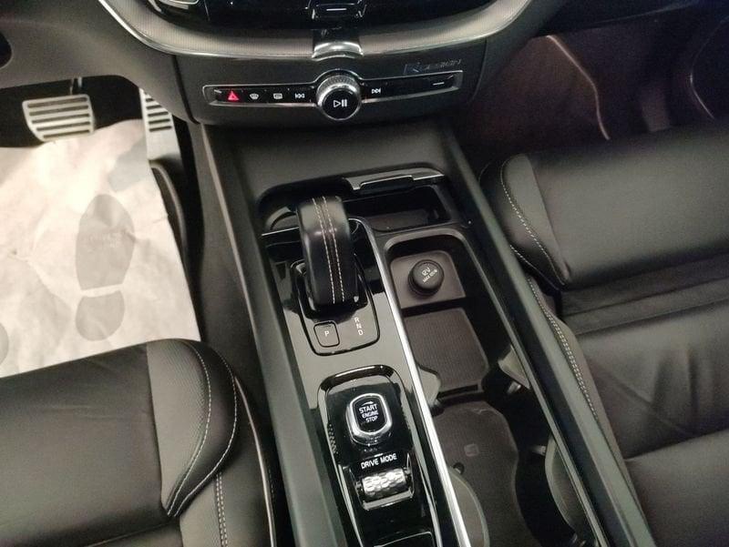 Volvo XC60 2.0 b4 R-design awd auto my20