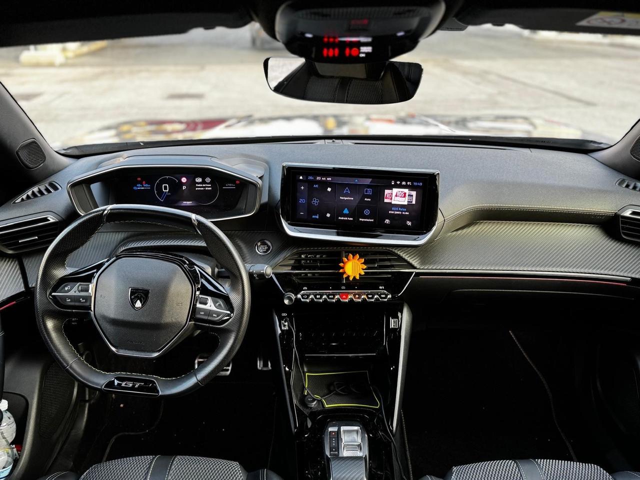 Peugeot 2008 motore elettrico 136 CV GT