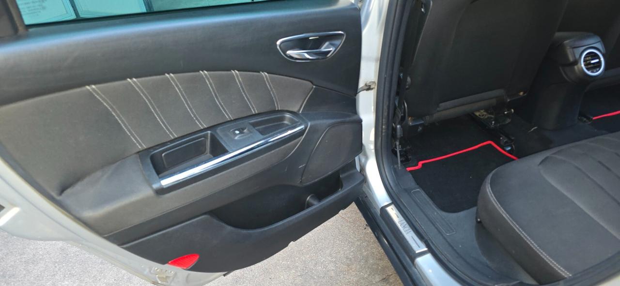 Lancia Delta 1.6 MJT DPF Silver