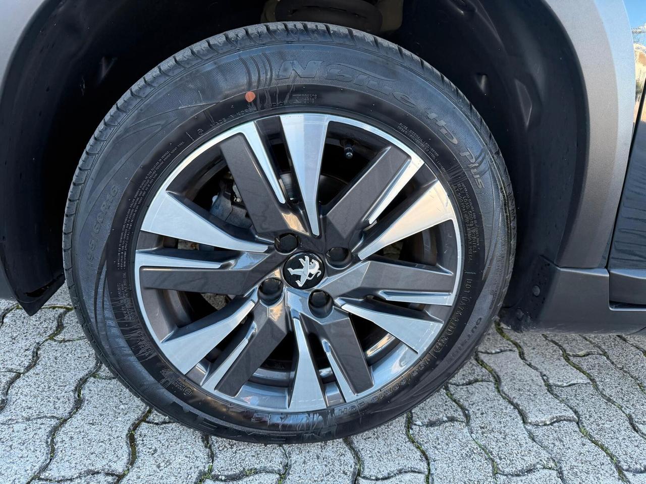 Peugeot 2008 PureTech 82 Allure + GPL - OK NEOPATENTATI