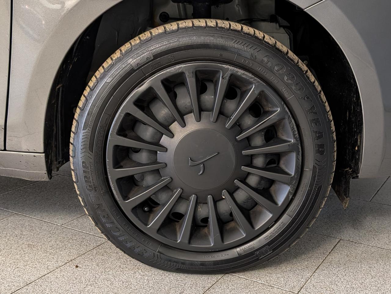 Lancia Ypsilon 1.0 Hybrid 70cv Silver