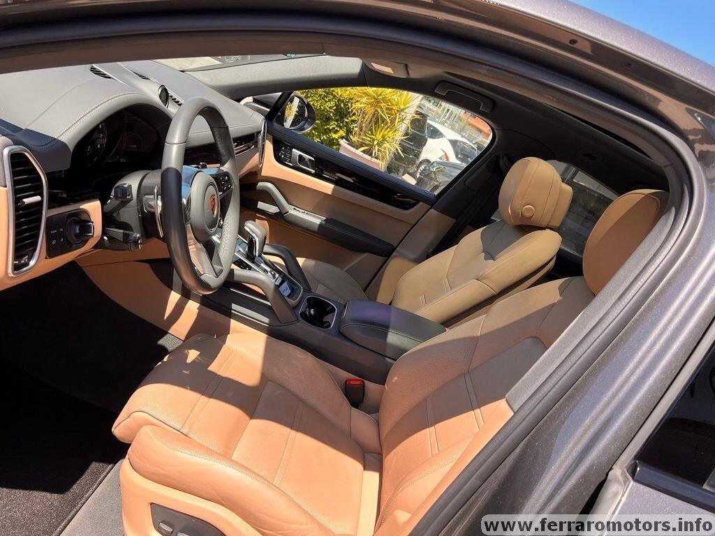 Porsche Cayenne Coupé 3.0 V6 E-Hybrida soli 779 euro al mese