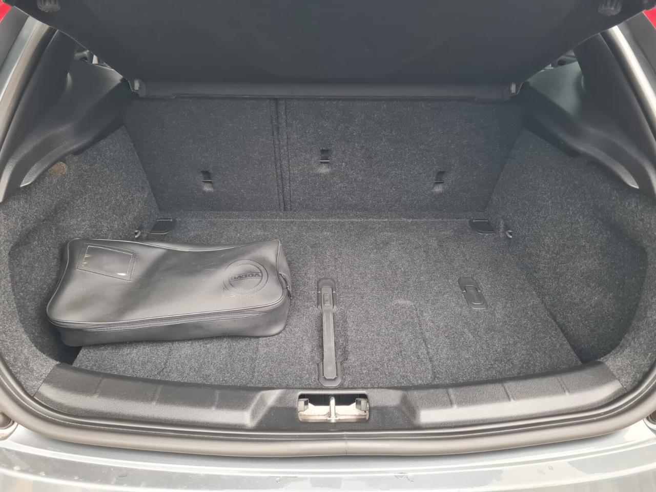 Volvo V40 T3 R-design Kinetic