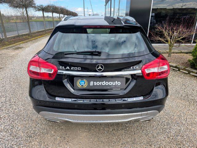 MERCEDES-BENZ GLA 200 CDI Sport