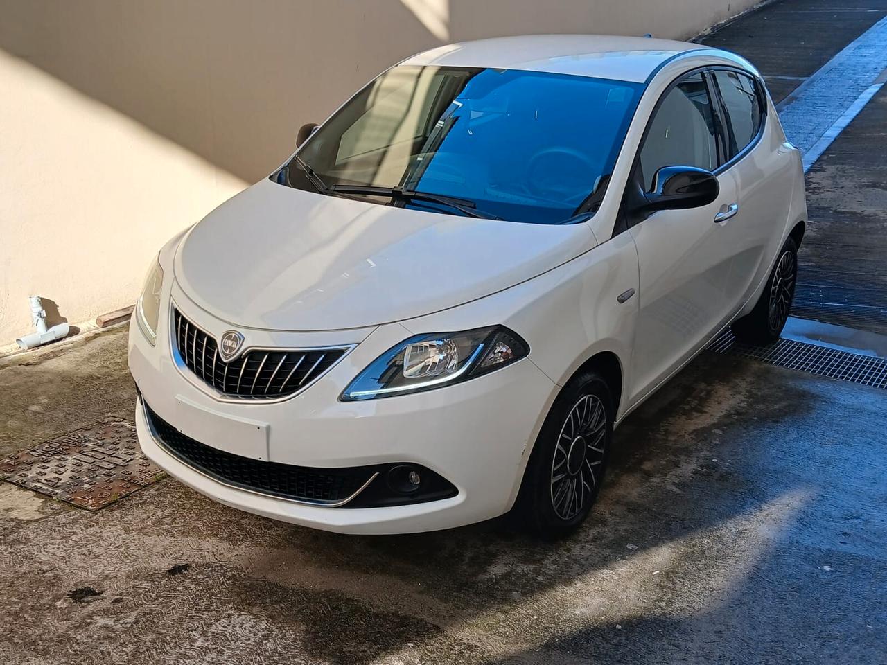 Lancia Ypsilon 1.0 FireFly 5 porte S&S Hybrid Platino