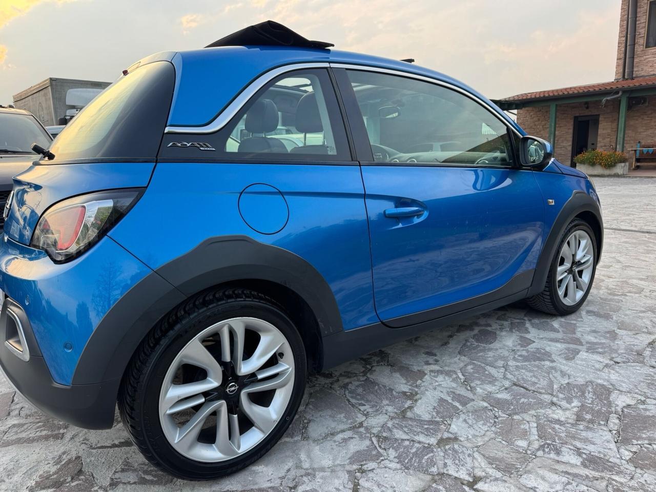 Opel Adam Rocks 1.2 70 CV Unlimited neopatentato