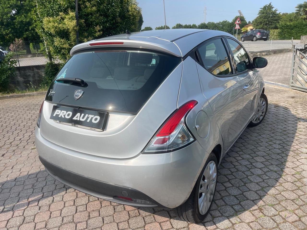 Lancia Ypsilon 1.2 69 CV 5 porte S&S Silver