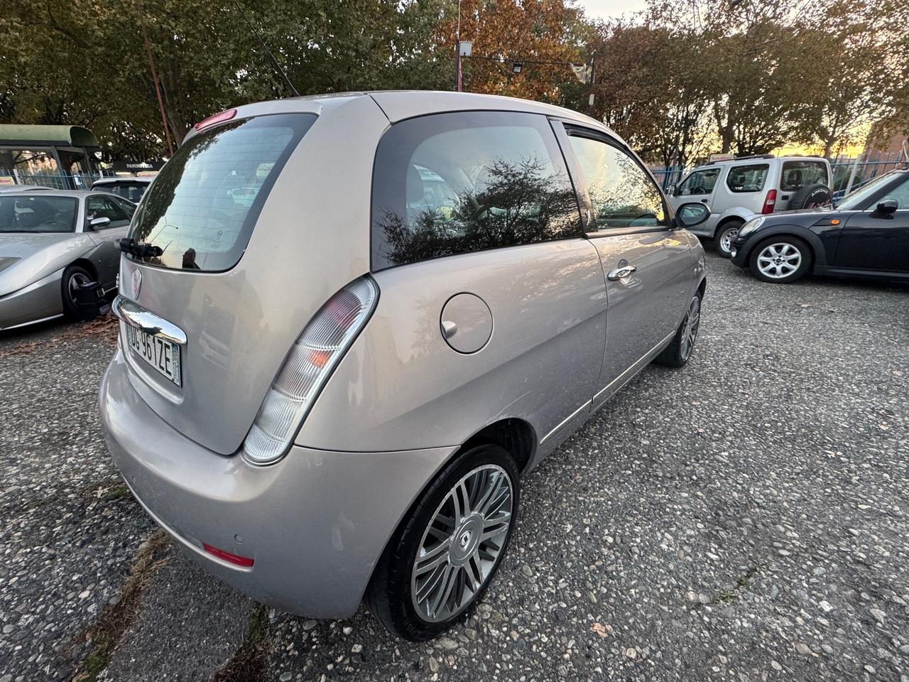 Lancia Ypsilon 1.4 Platino