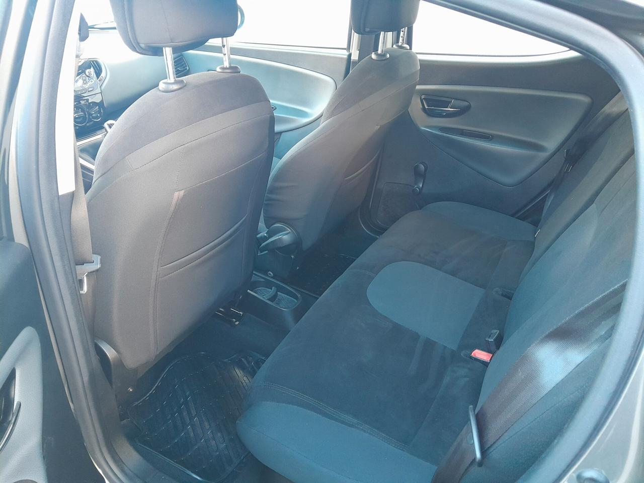 Lancia Ypsilon 1.2 69 CV 5 porte S&S Silver