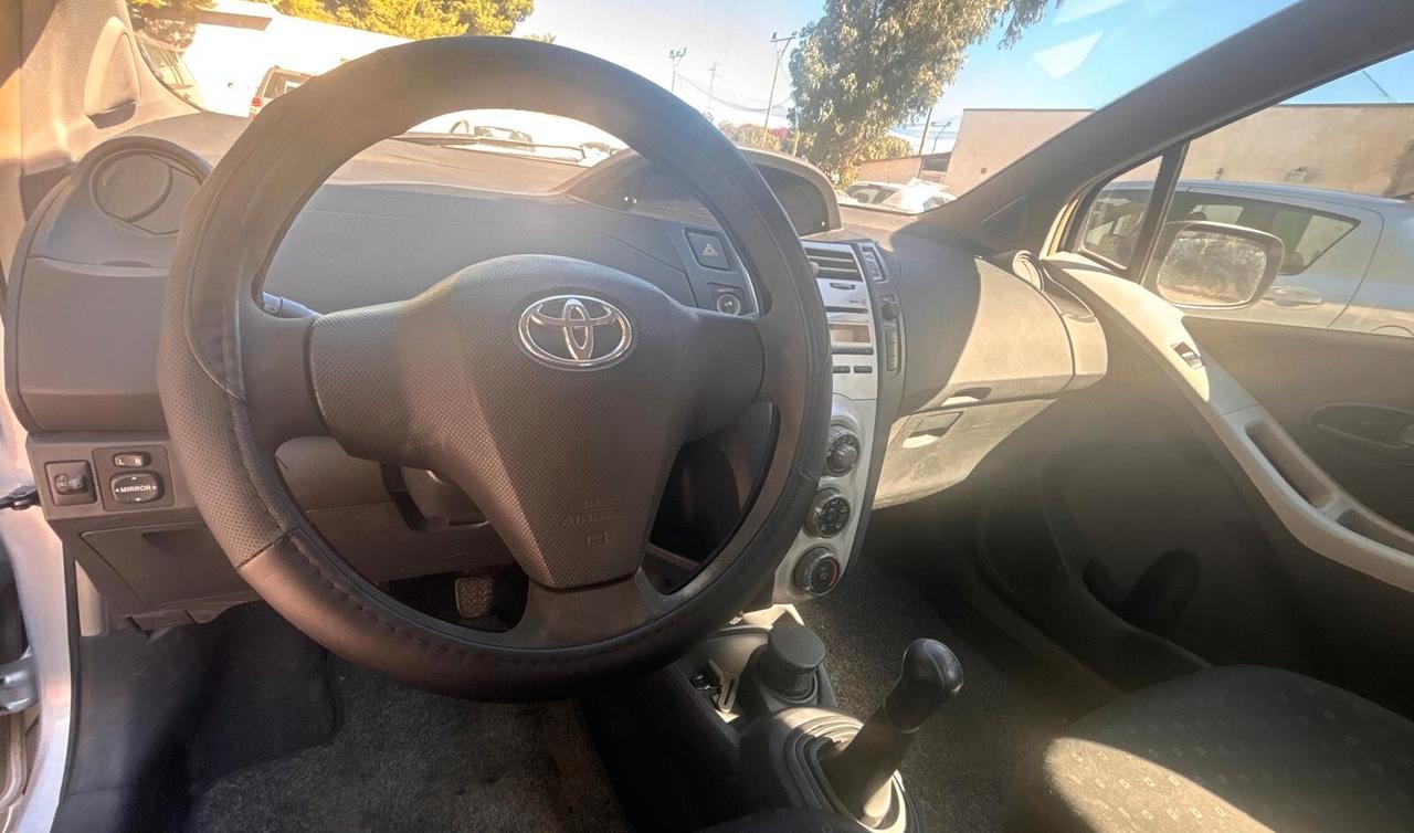 Toyota Yaris 1.0 5 porte
