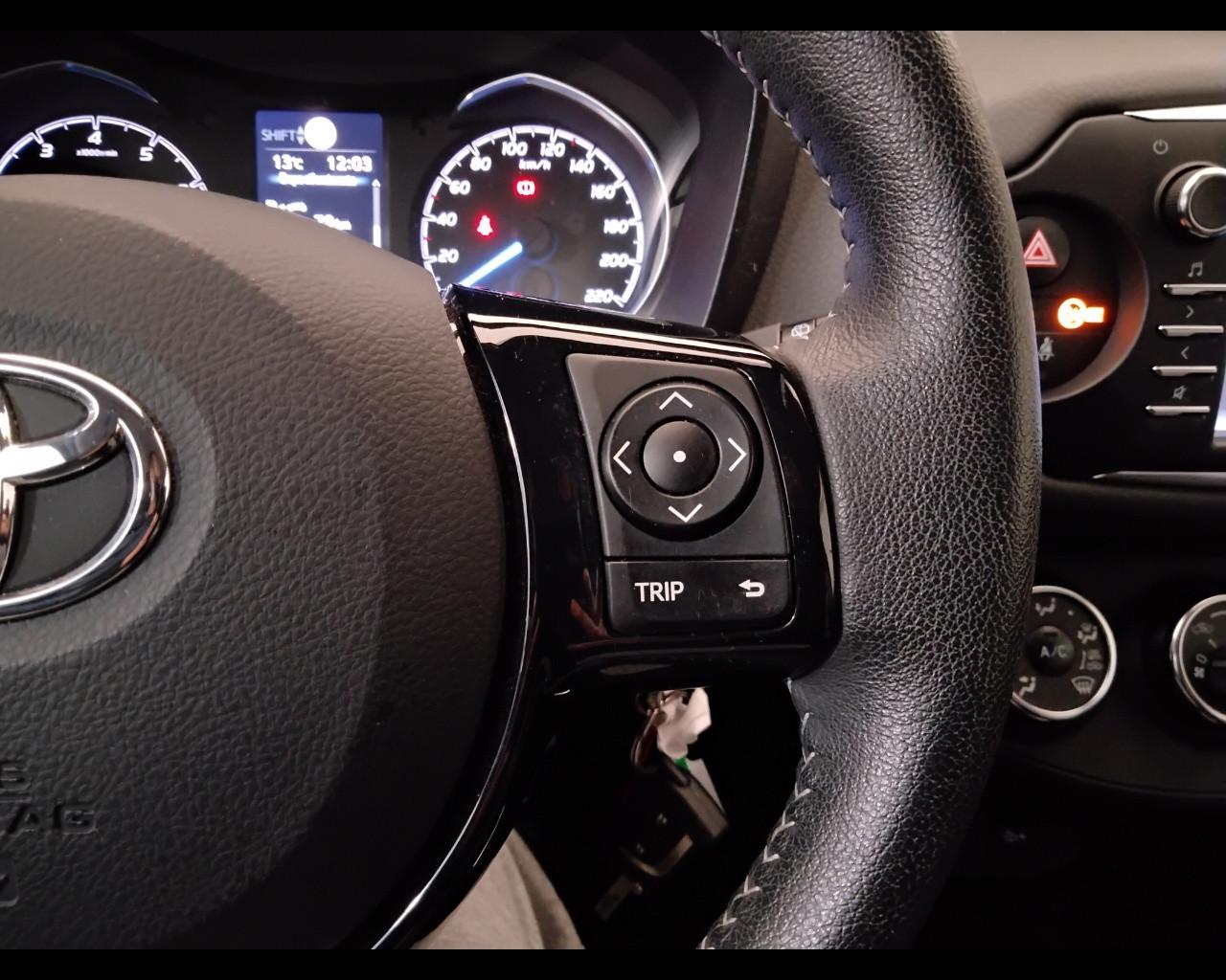 TOYOTA Yaris III 2017 - Yaris 5p 1.0 Active my18