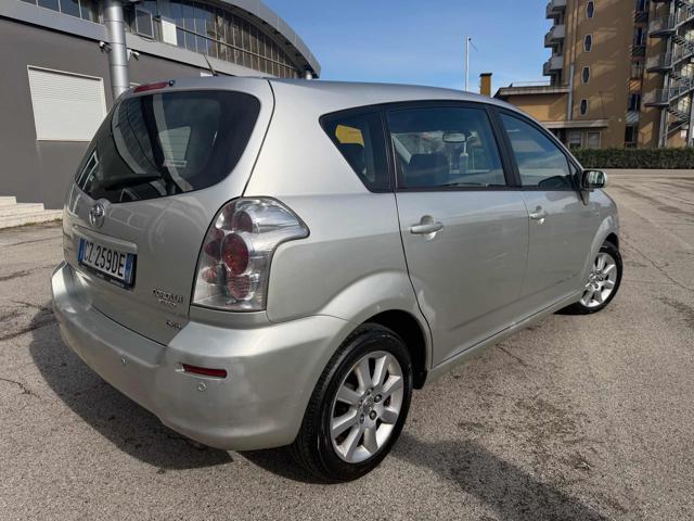 TOYOTA Corolla Verso 2.2 16V D-4D