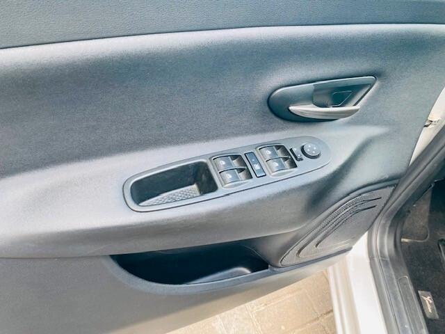 Lancia Ypsilon 1.0 FireFly 5 porte S&S Hybrid Ecochic Silver