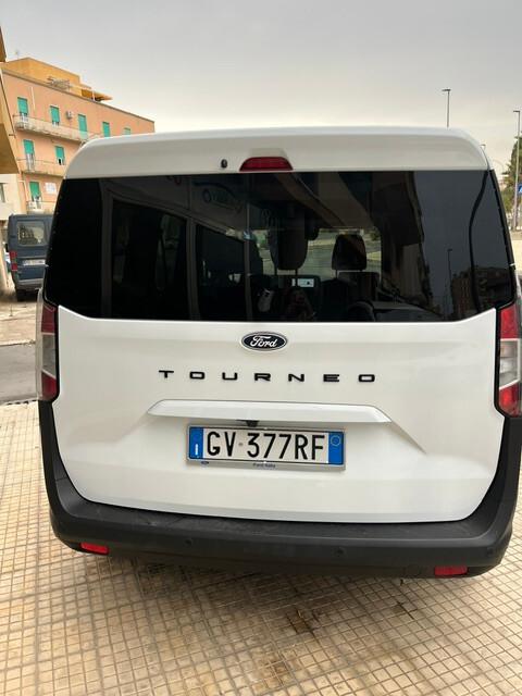 Ford Tourneo Courier 1.0 EcoBoost Powershift Titanium