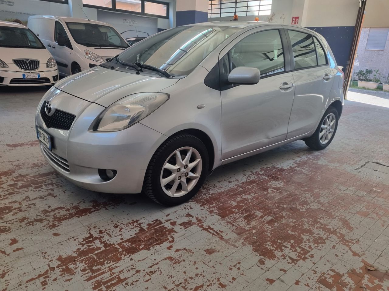 Toyota Yaris 1.3 5 porte M-MT Sol automatica